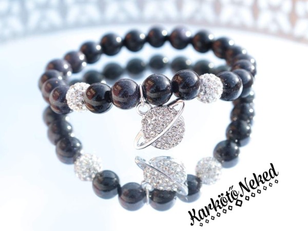 Goldstone ásvány karkötő bolygóval díszítve